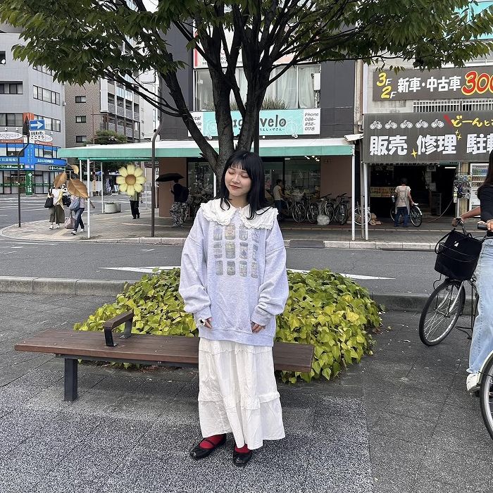 スウェット×ブラウスコーデ