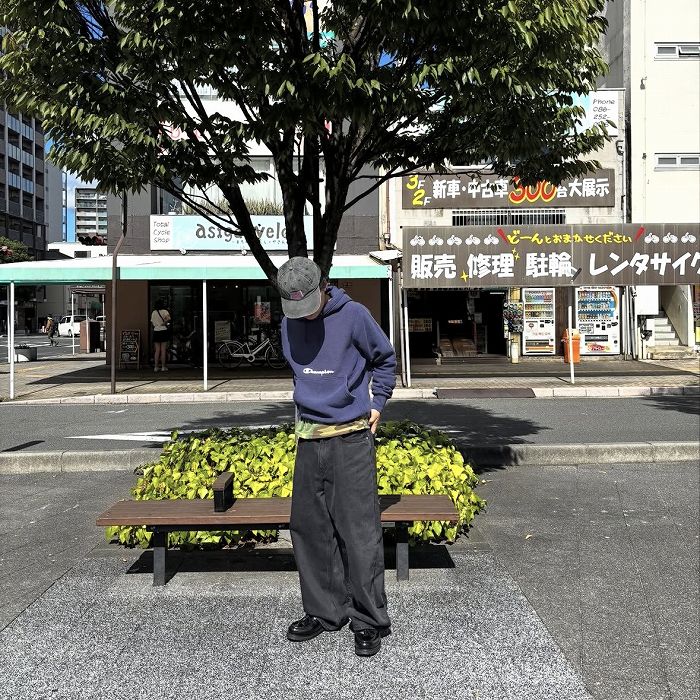 パーカー×長袖シャツコーデ