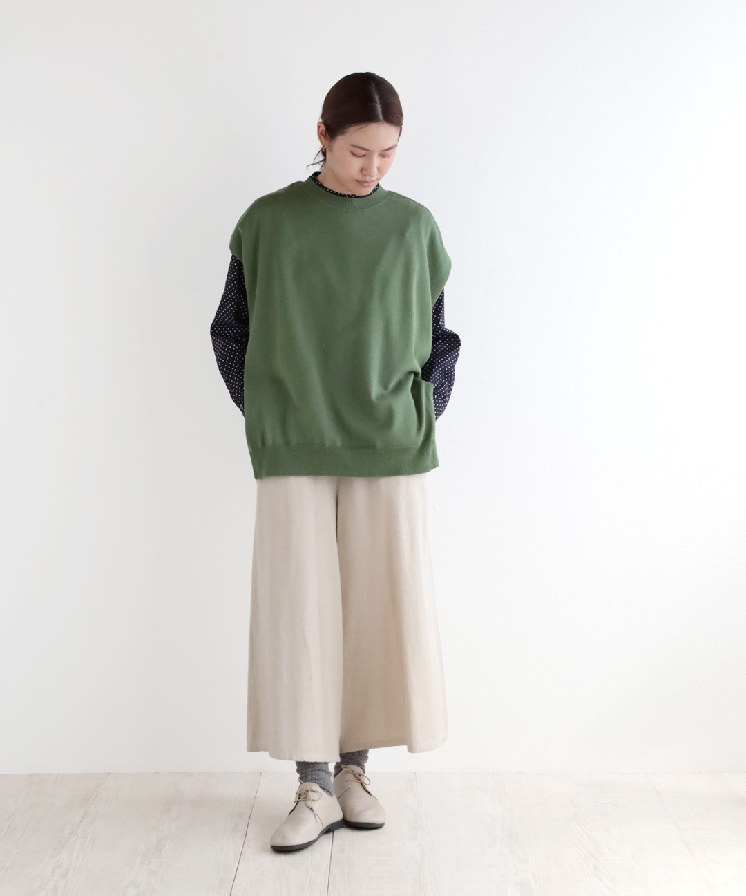 ベージュ
