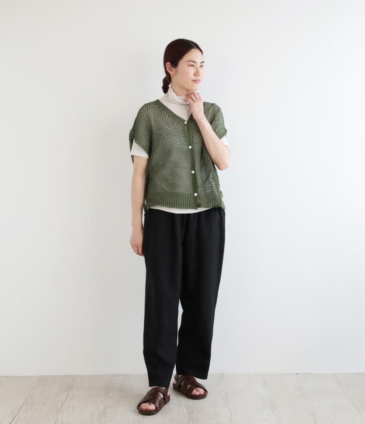 コーデ　全身　淡色