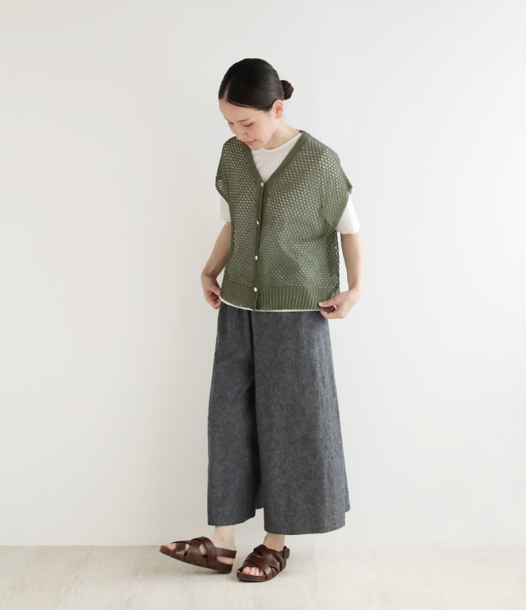 コンパクトトップスとのコーデ