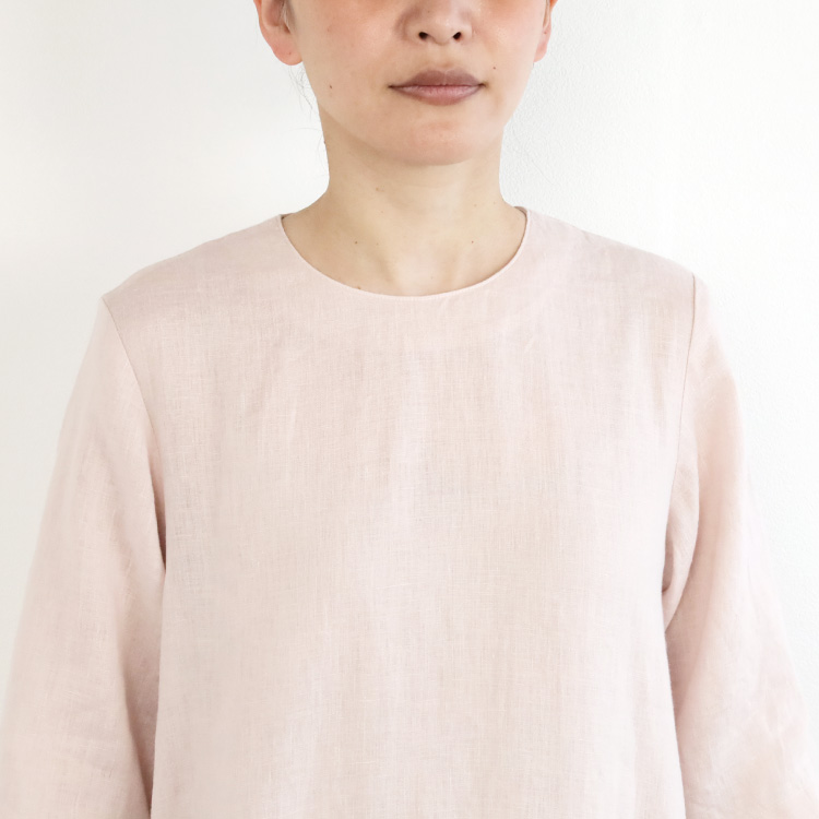 襟　クルーネック