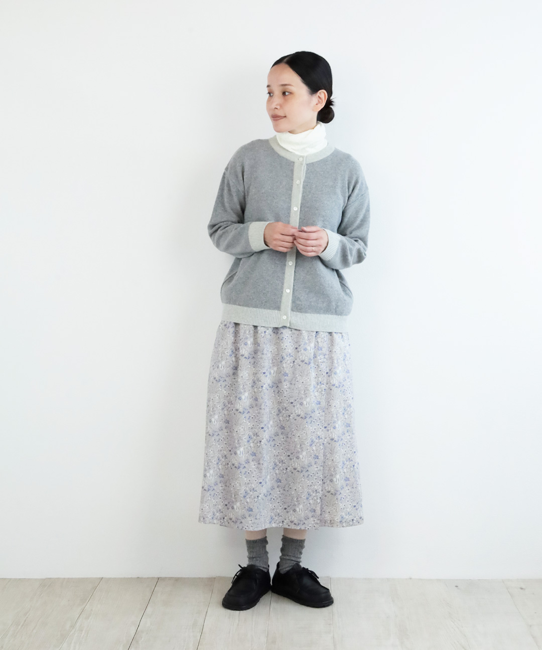 ベージュ