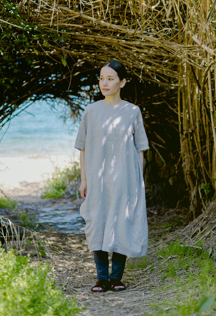 リトアニアリネン後ろあきショート丈五分袖ワンピース